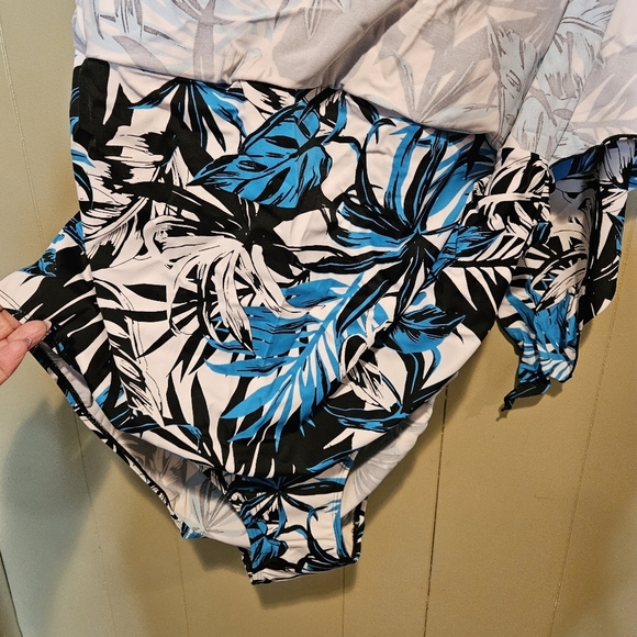 Swimsuits For All Tropical Print One-Piece, Plus-size 28, Blue & White Beachwear - Picture 4 of 6